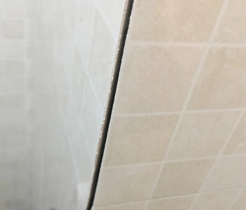 芜湖市瓷砖空鼓维修公司分享阳台瓷砖脱落的修复过程可以分为以下几个步骤
