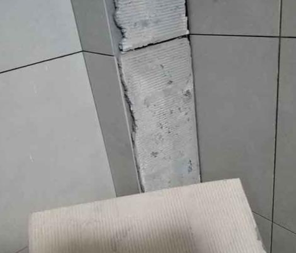芜湖市瓷砖空鼓维修公司分享下厨房瓷砖脱落的补救措施。